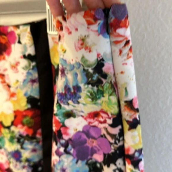 Cupio Bright Floral Pencil Skirt size large with side zipper NWT. - Picture 3 of 9